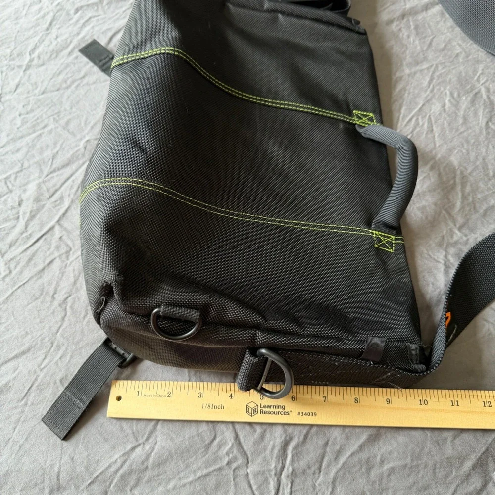 Vintage Timbuk2 Classic Messenger Bag Medium Black Orange Laptop Nylon